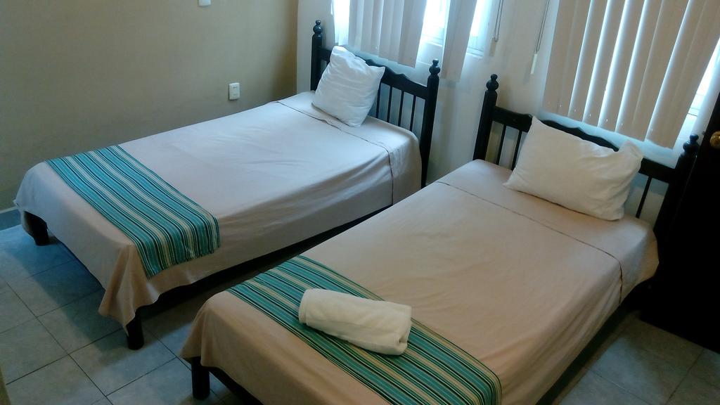 Hotel Y Hostal Casa Risueno Campeche Exterior photo